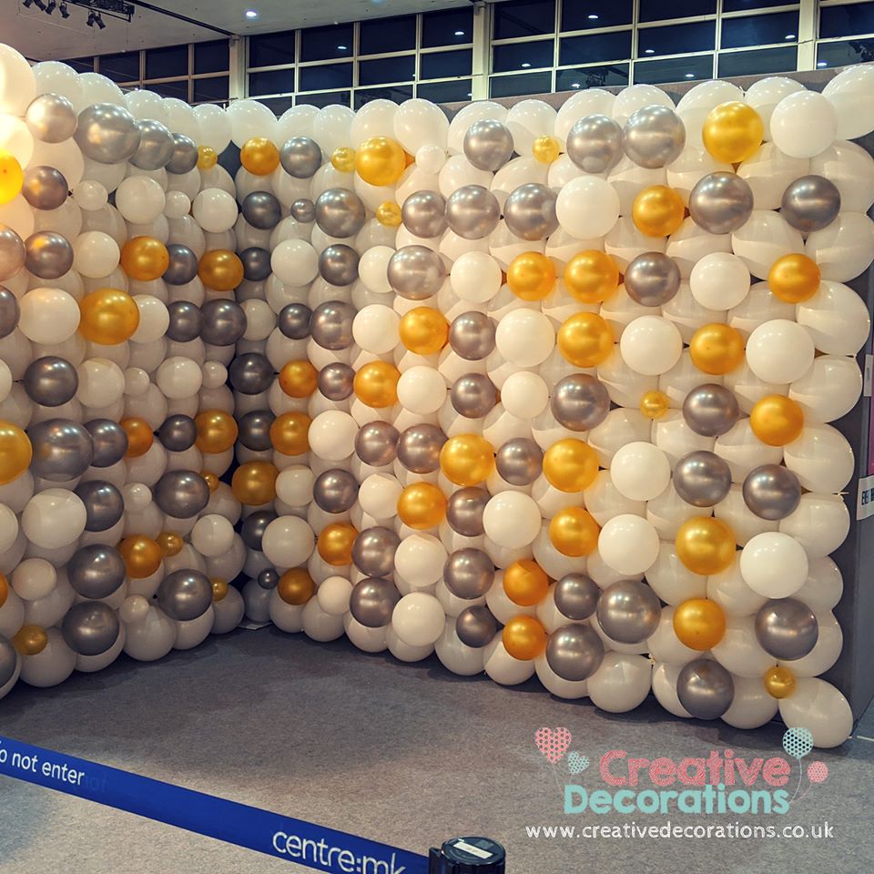 Air filled balloon wall