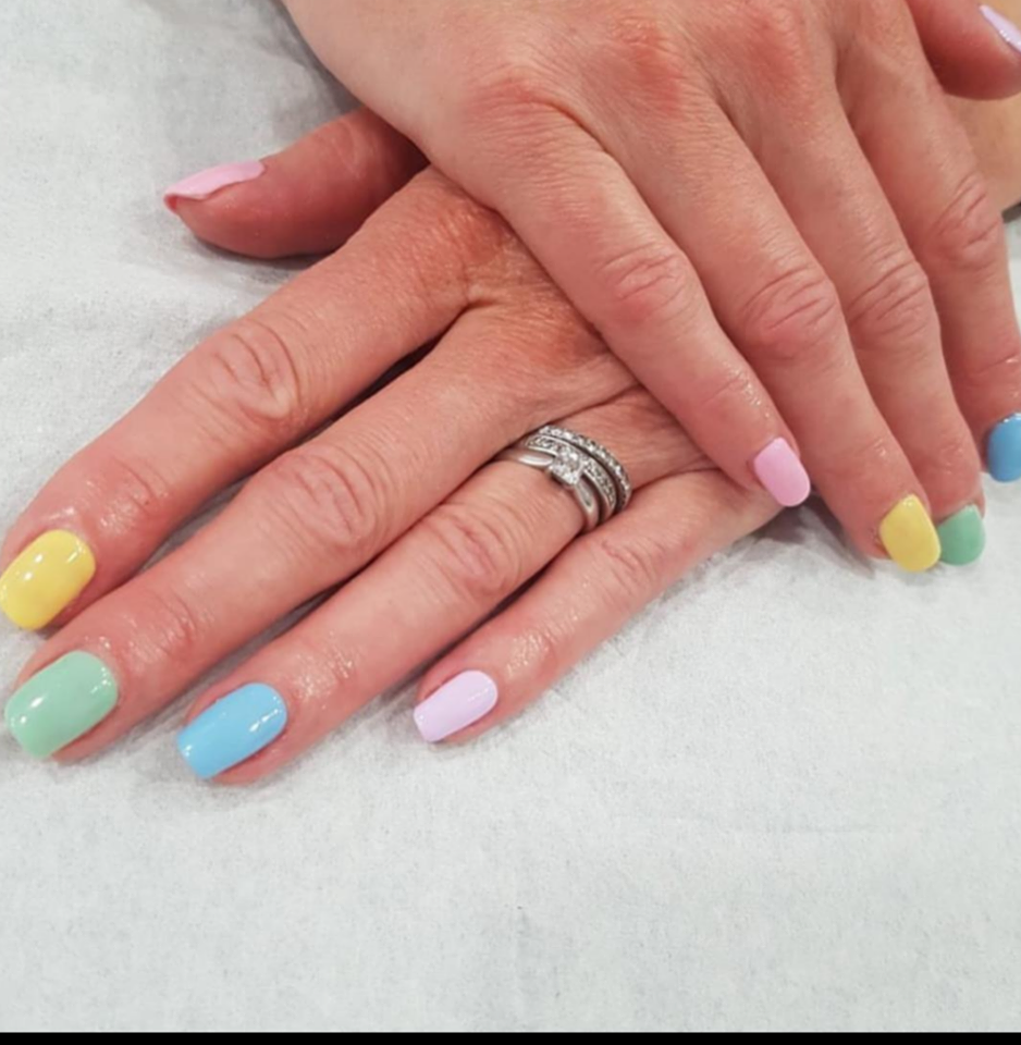 Pastel gel nails 