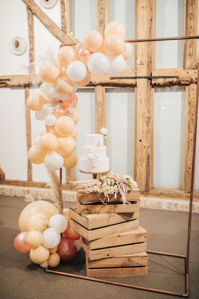Natural barn weddings - balloon arch