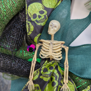 Green skulls with skeletons
