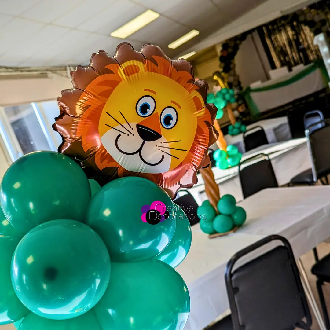 Jungle themed table balloon displays 